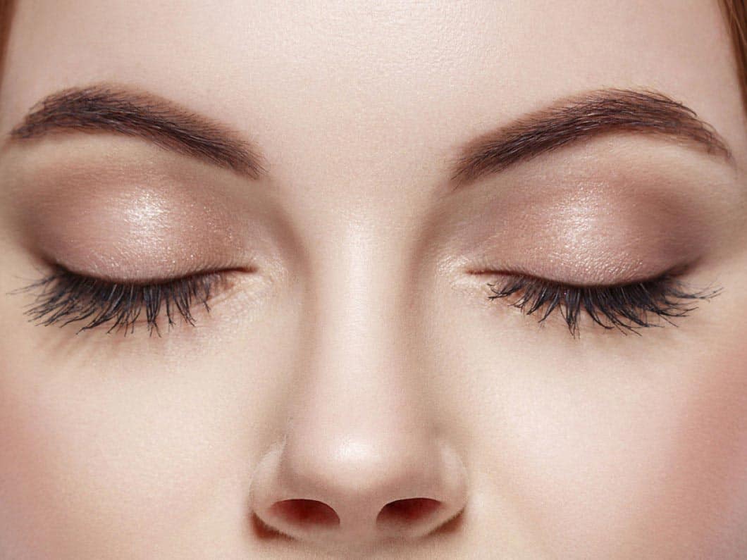 Resultado natural de micropigmentación de cejas en Bella Brows Móstoles